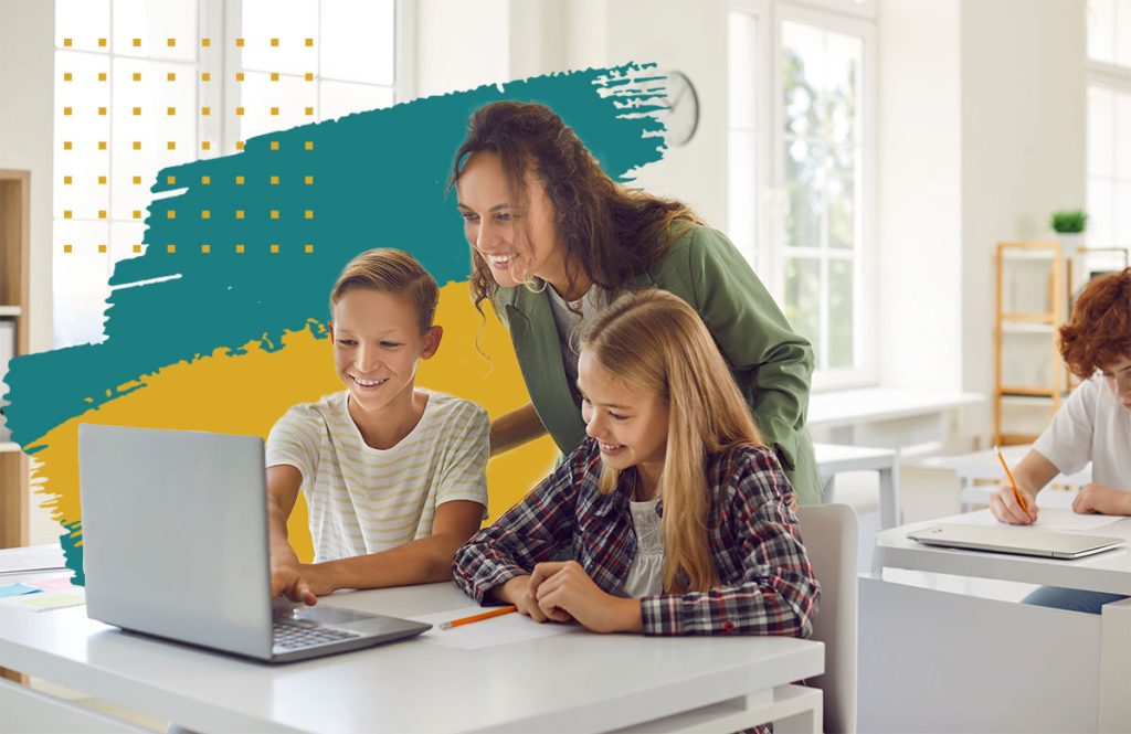 Teacher watching her small group use ProjectAccelerUs